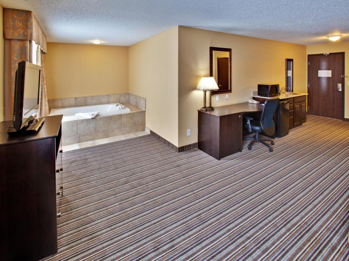 Holiday Inn Express Hotel & Suites Council Bluffs - Convention Center Area By Ihg Exteriör bild